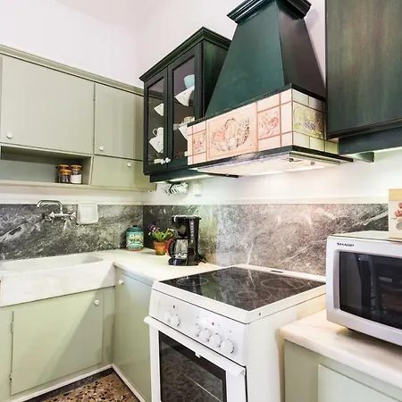 Sea View Penthouse With Roof Garden Appartamento
