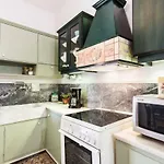 Sea View Penthouse With Roof Garden شقة