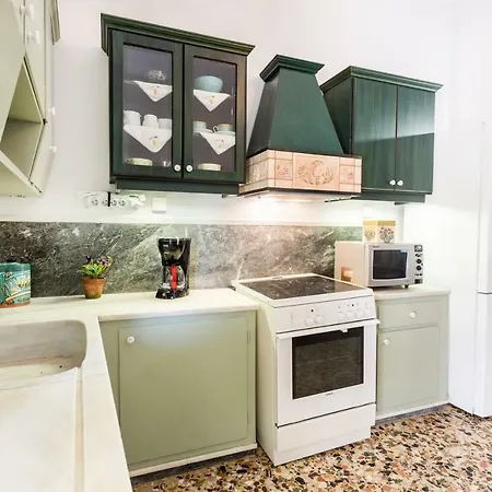 Sea View Penthouse With Roof Garden Daire